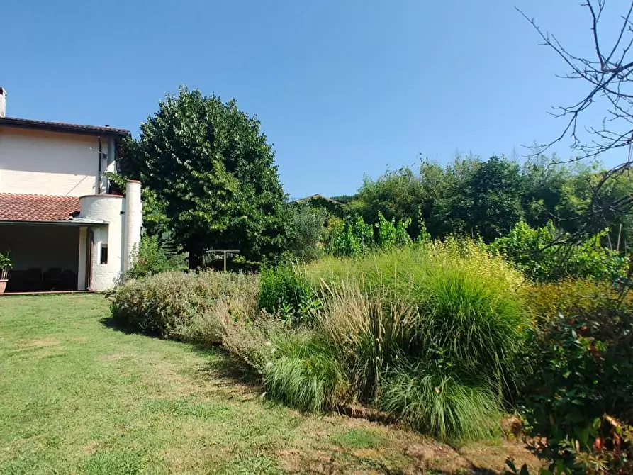 Immagine 28 di Villa in vendita  a Capannori