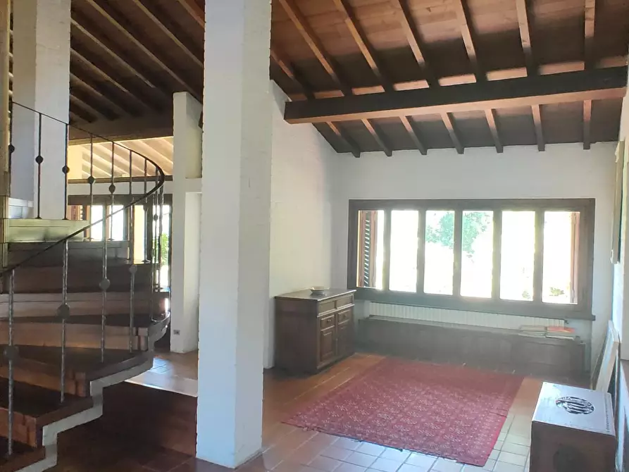 Immagine 3 di Villa in vendita  a Capannori