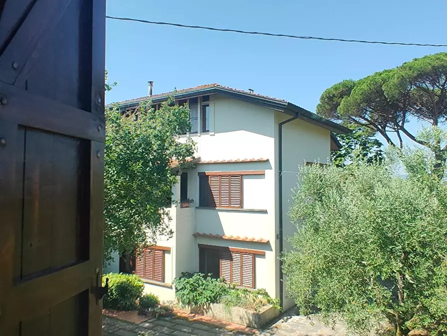 Immagine 37 di Villa in vendita  a Capannori