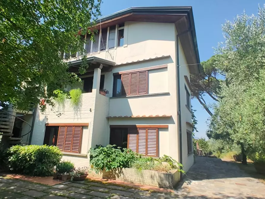 Immagine 32 di Villa in vendita  a Capannori