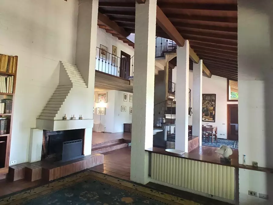 Immagine 5 di Villa in vendita  a Capannori