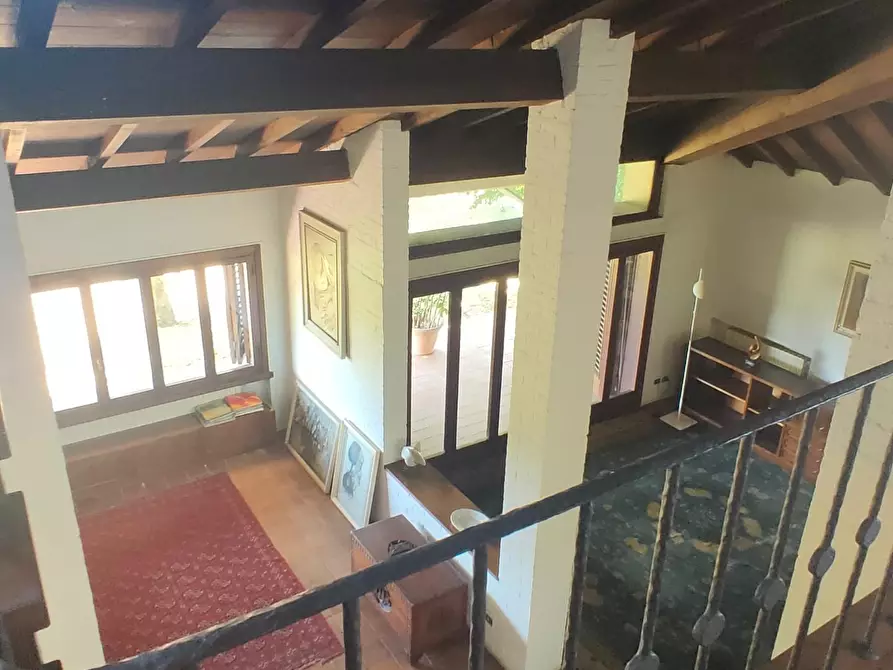 Immagine 13 di Villa in vendita  a Capannori