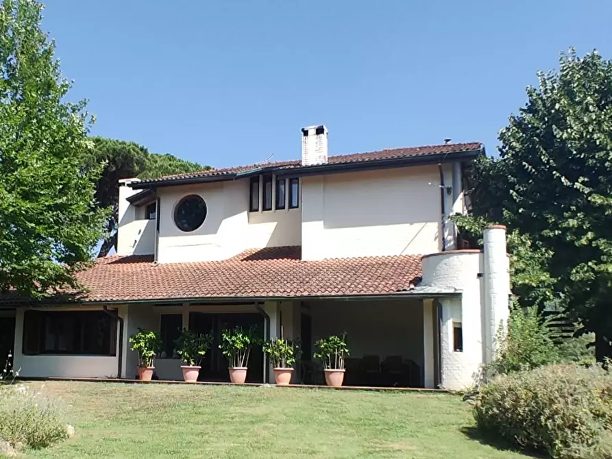 Immagine 1 di Villa in vendita  a Capannori