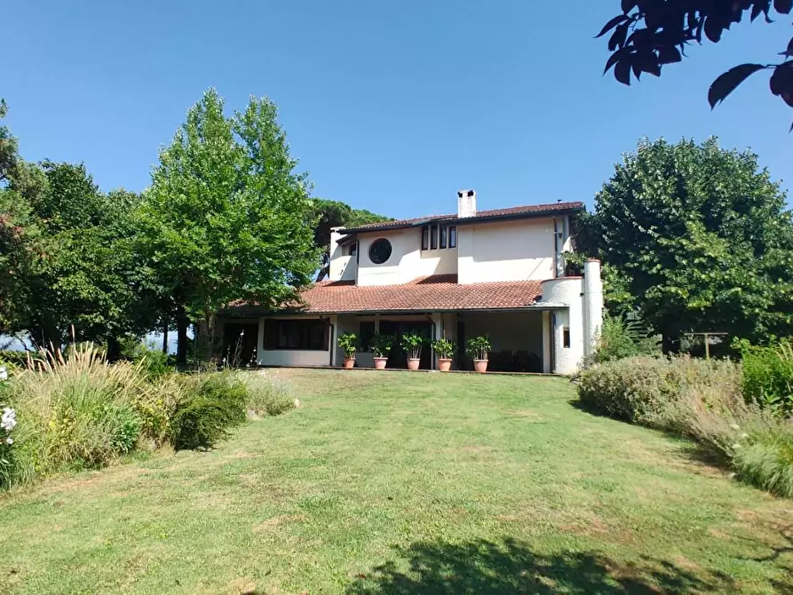 Immagine 27 di Villa in vendita  a Capannori