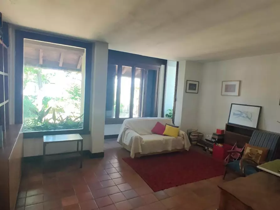 Immagine 2 di Villa in vendita  a Capannori