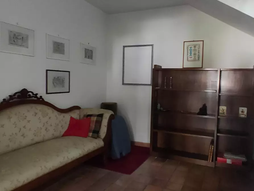 Immagine 33 di Villa in vendita  a Capannori