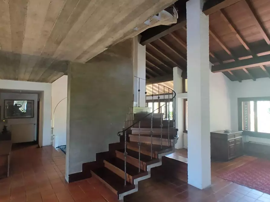 Immagine 4 di Villa in vendita  a Capannori