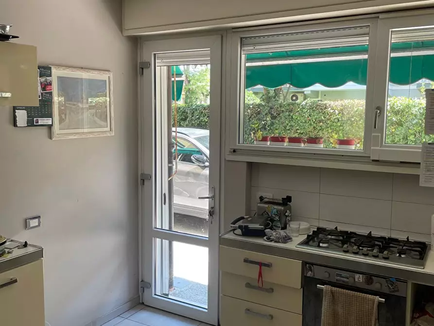 Immagine 4 di Appartamento in vendita  a Viareggio