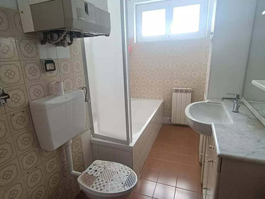 Immagine 12 di Appartamento in vendita  a Carrara