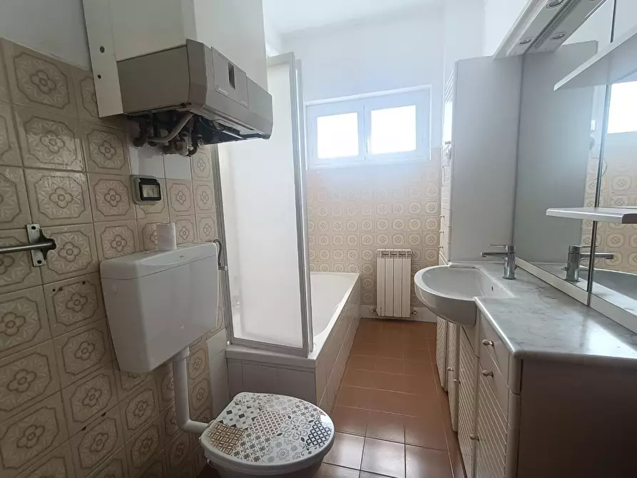 Immagine 5 di Appartamento in vendita  a Carrara