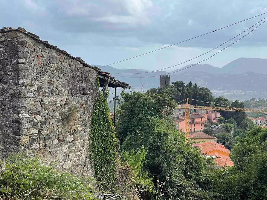 Immagine 4 di Rustico / casale in vendita  a Sarzana