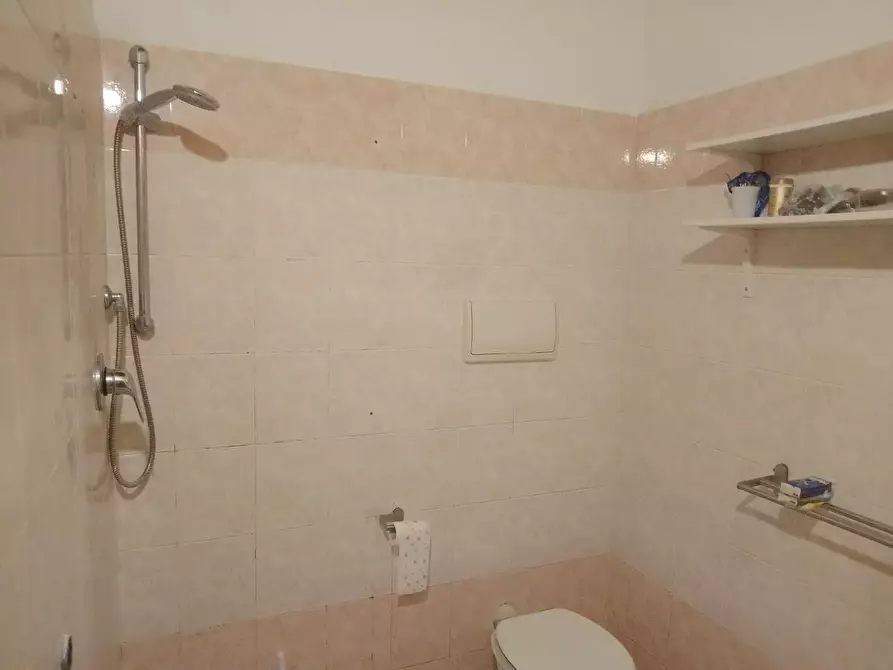 Immagine 11 di Appartamento in vendita  a Livorno