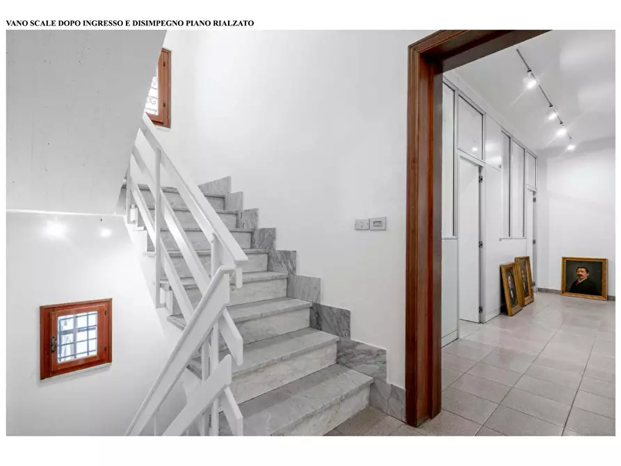 Immagine 9 di Ufficio in affitto  a Massa