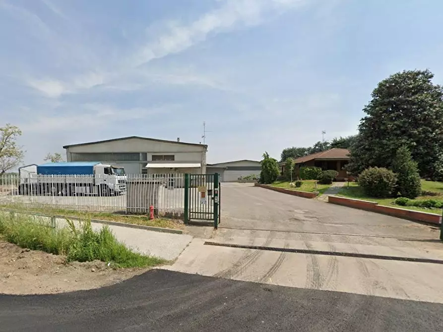 Immagine 2 di Villa in vendita  a Ozzero