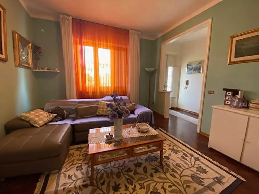 Immagine 4 di Villa in vendita  a Cascina