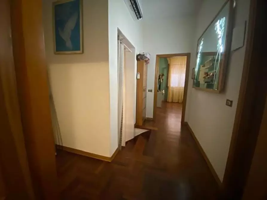 Immagine 21 di Villa in vendita  a Cascina