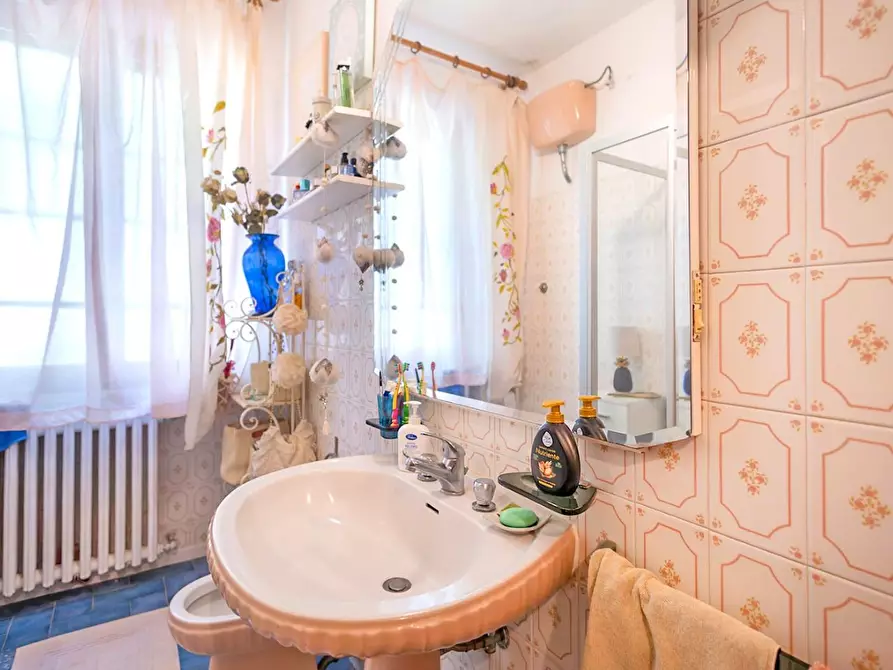 Immagine 10 di Casa trifamiliare in vendita  a Volterra