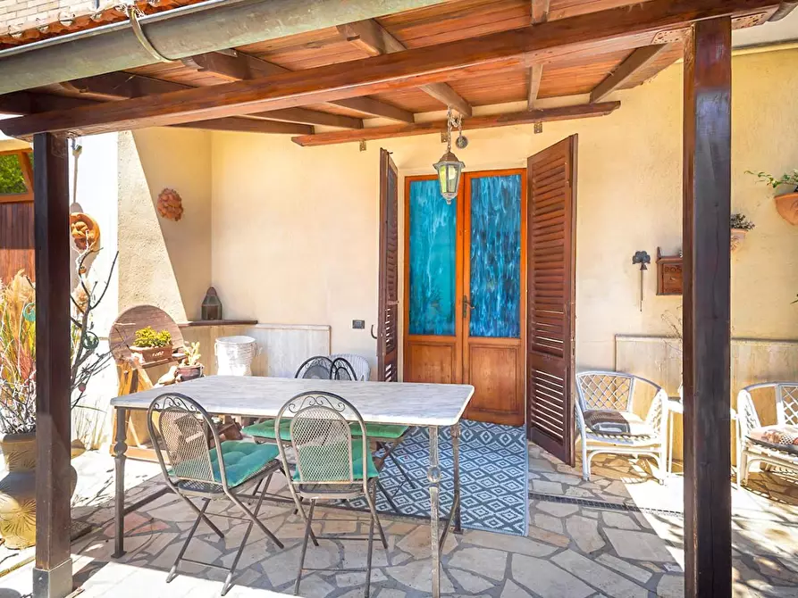 Immagine 2 di Casa trifamiliare in vendita  a Volterra