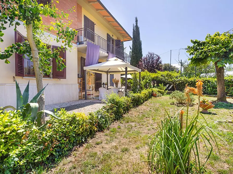 Immagine 36 di Casa trifamiliare in vendita  a Volterra