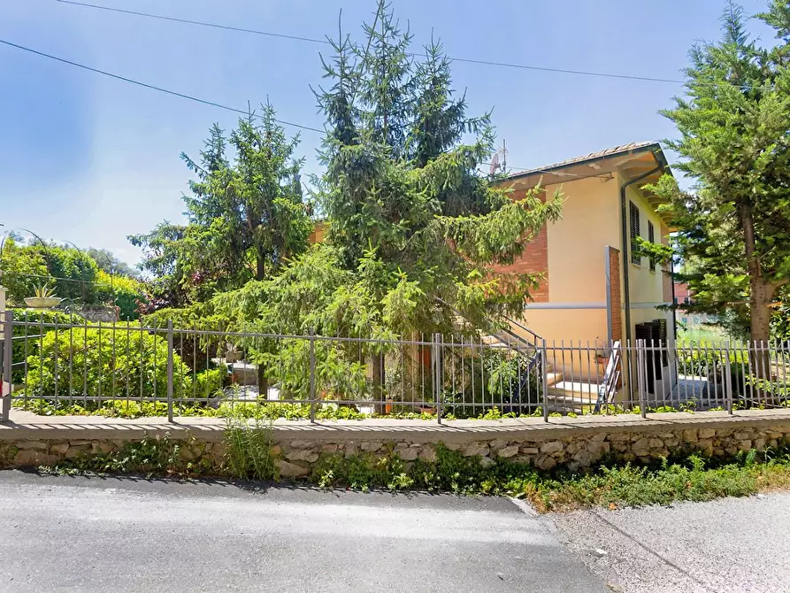 Immagine 41 di Casa trifamiliare in vendita  a Volterra