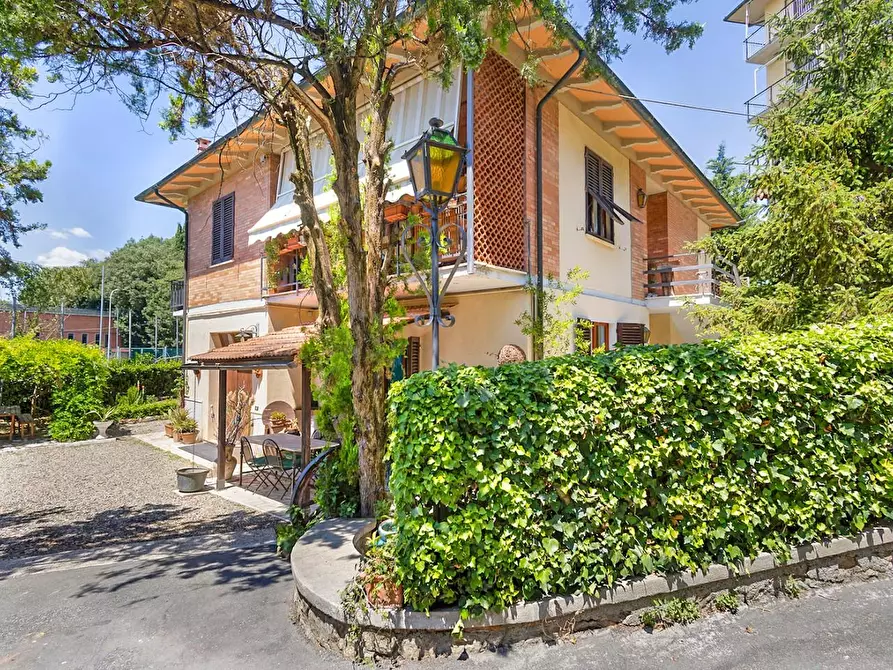 Immagine 1 di Casa trifamiliare in vendita  a Volterra