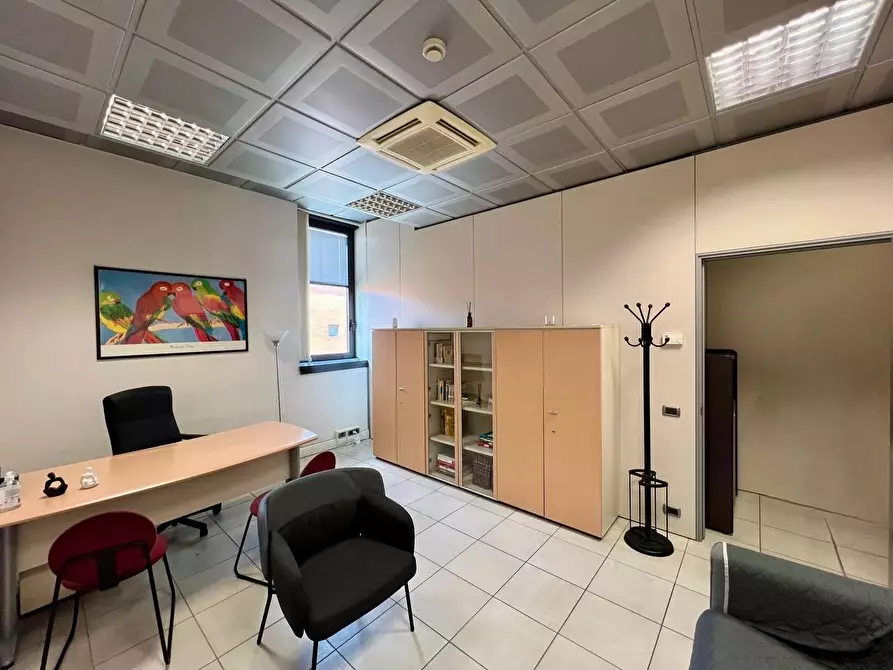 Immagine 4 di Ufficio in vendita  a Pisa