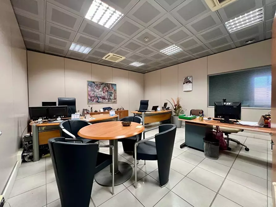 Immagine 10 di Ufficio in vendita  a Pisa