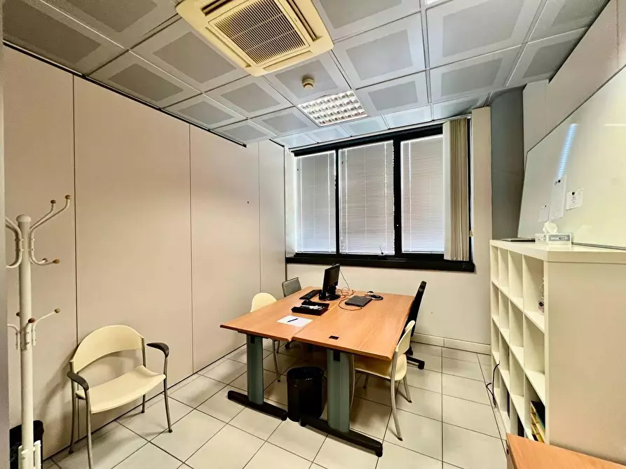 Immagine 13 di Ufficio in vendita  a Pisa