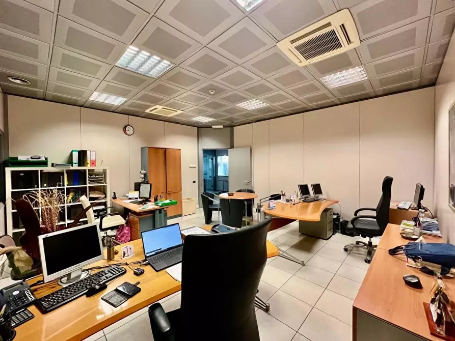 Immagine 11 di Ufficio in vendita  a Pisa