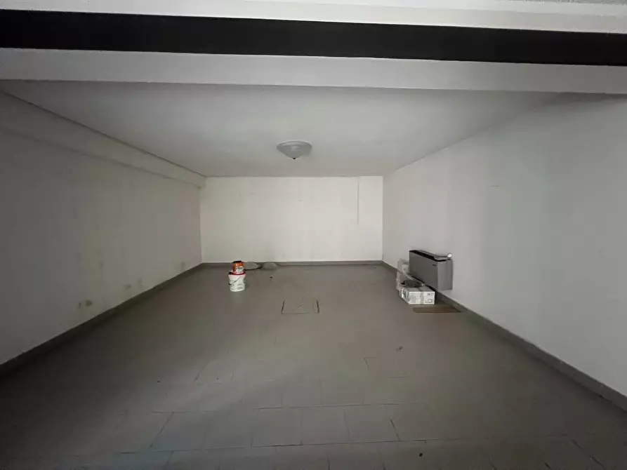 Immagine 10 di Negozio in affitto  a Empoli