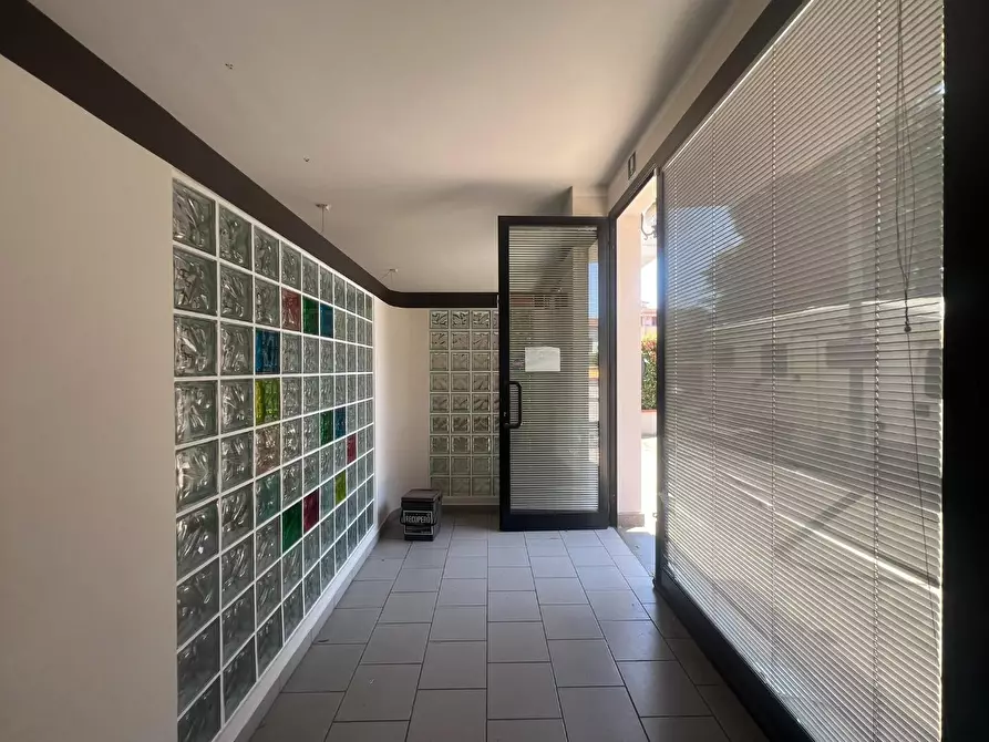 Immagine 17 di Negozio in affitto  a Empoli