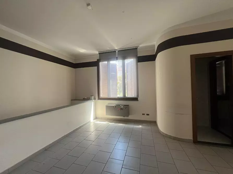 Immagine 12 di Negozio in affitto  a Empoli