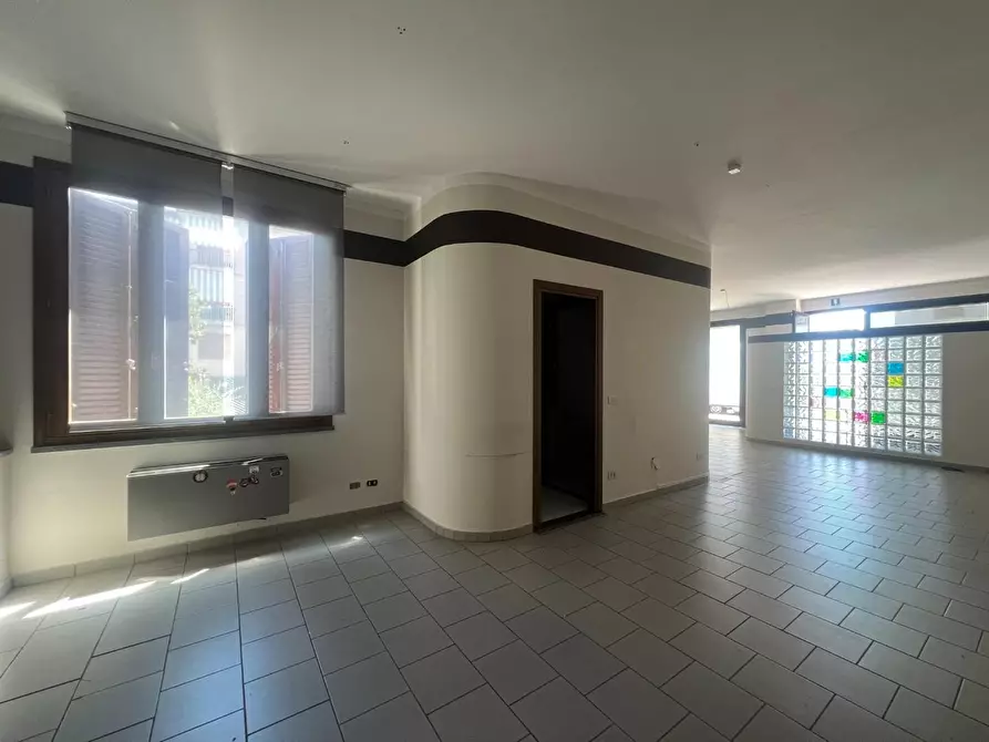 Immagine 11 di Negozio in affitto  a Empoli