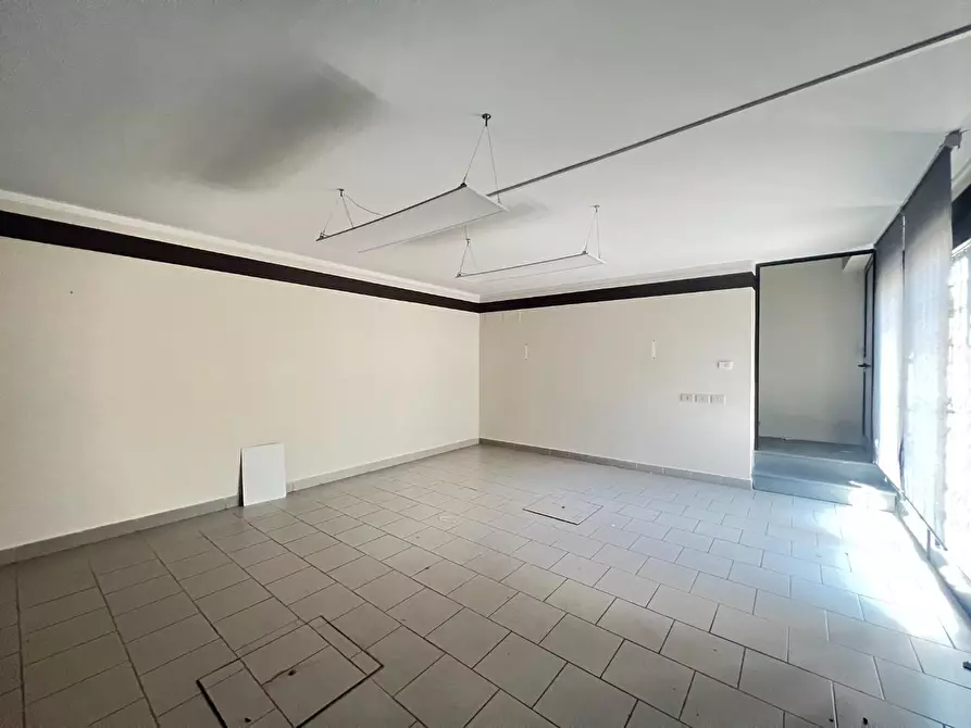 Immagine 7 di Negozio in affitto  a Empoli