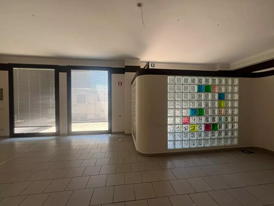 Immagine 4 di Negozio in affitto  a Empoli