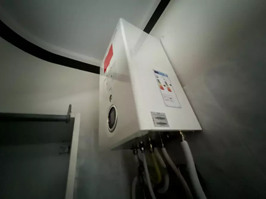 Immagine 23 di Negozio in affitto  a Empoli