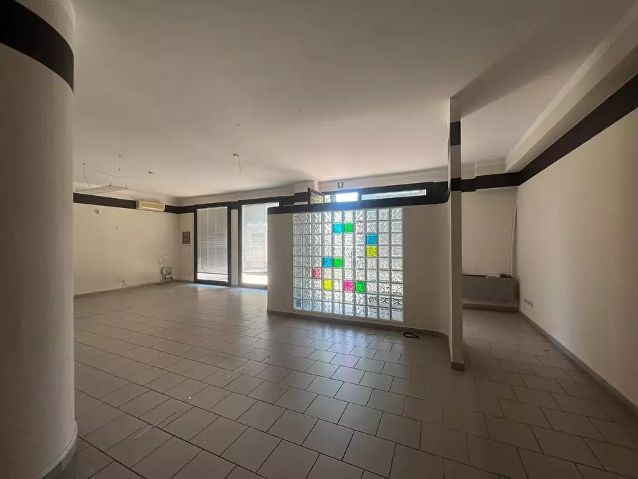 Immagine 1 di Negozio in affitto  a Empoli