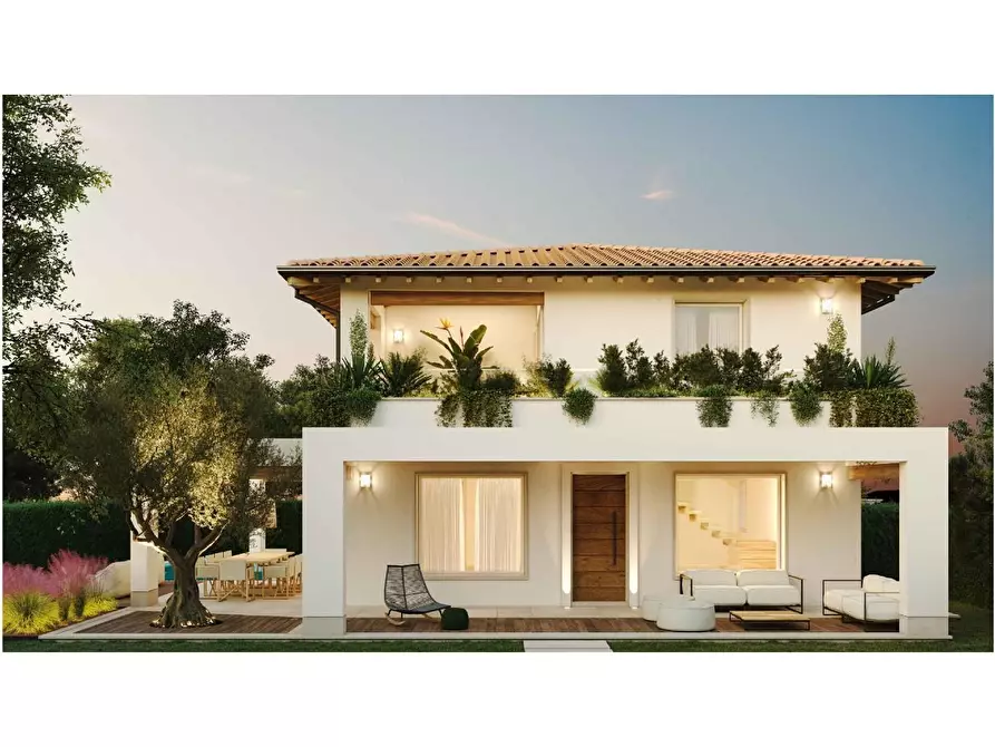 Immagine 2 di Villa in vendita  a Forte Dei Marmi