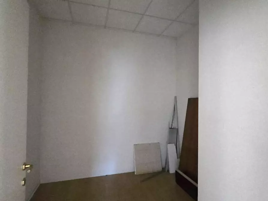 Immagine 10 di Ufficio in vendita  a Colle Di Val D'elsa
