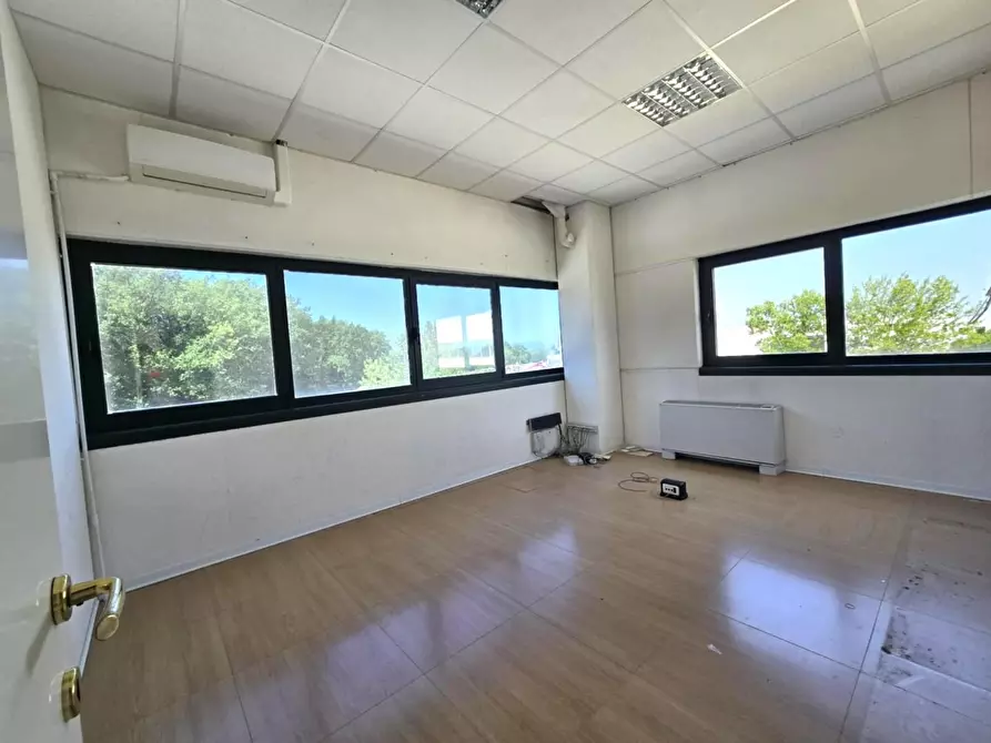 Immagine 5 di Ufficio in vendita  a Colle Di Val D'elsa