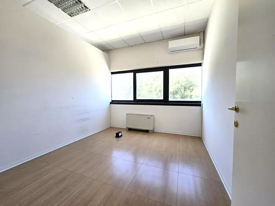 Immagine 4 di Ufficio in vendita  a Colle Di Val D'elsa