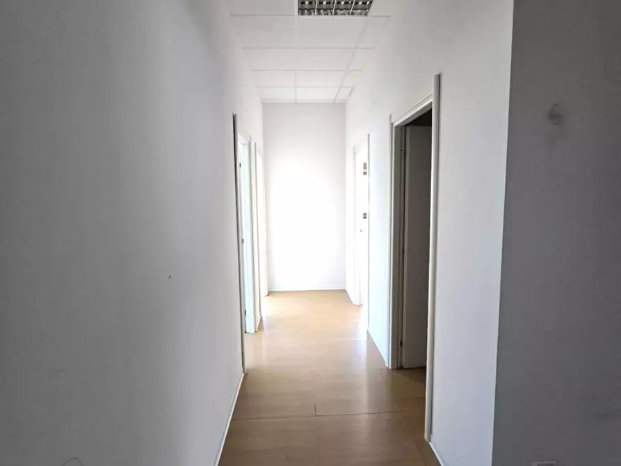 Immagine 3 di Ufficio in vendita  a Colle Di Val D'elsa