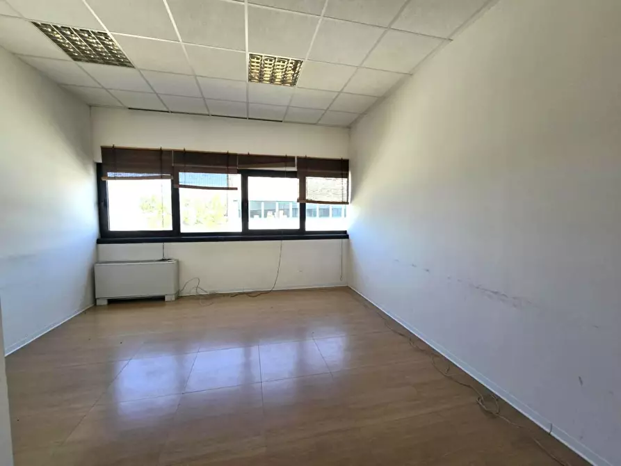 Immagine 9 di Ufficio in vendita  a Colle Di Val D'elsa