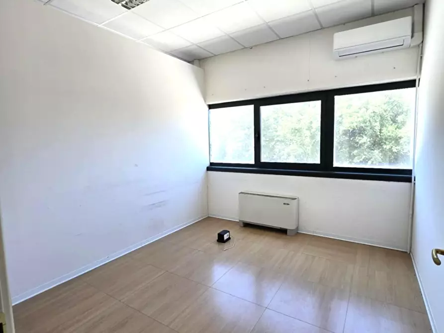 Immagine 11 di Ufficio in vendita  a Colle Di Val D'elsa
