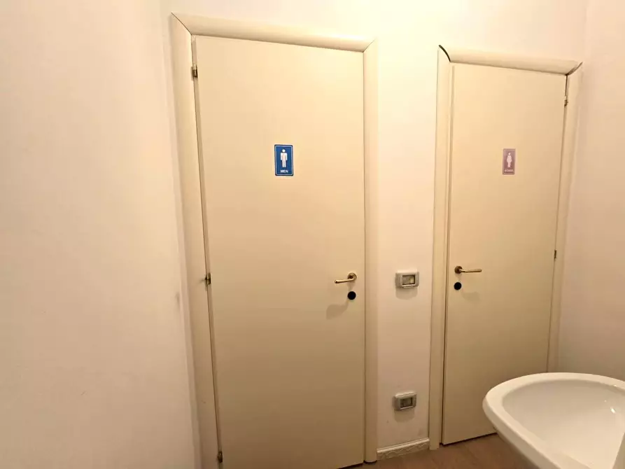 Immagine 8 di Ufficio in vendita  a Colle Di Val D'elsa