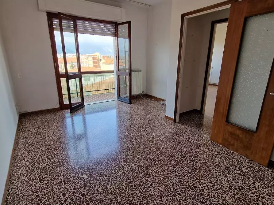 Immagine 2 di Appartamento in vendita  a Carrara