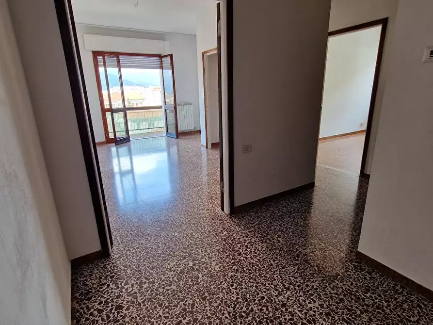 Immagine 3 di Appartamento in vendita  a Carrara