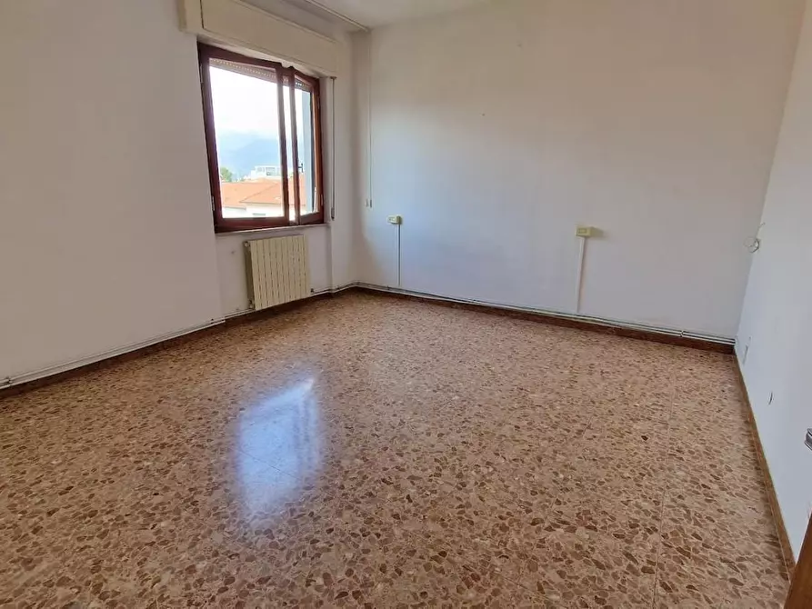 Immagine 12 di Appartamento in vendita  a Carrara