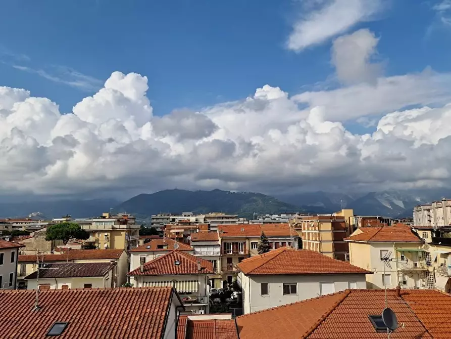 Immagine 18 di Appartamento in vendita  a Carrara