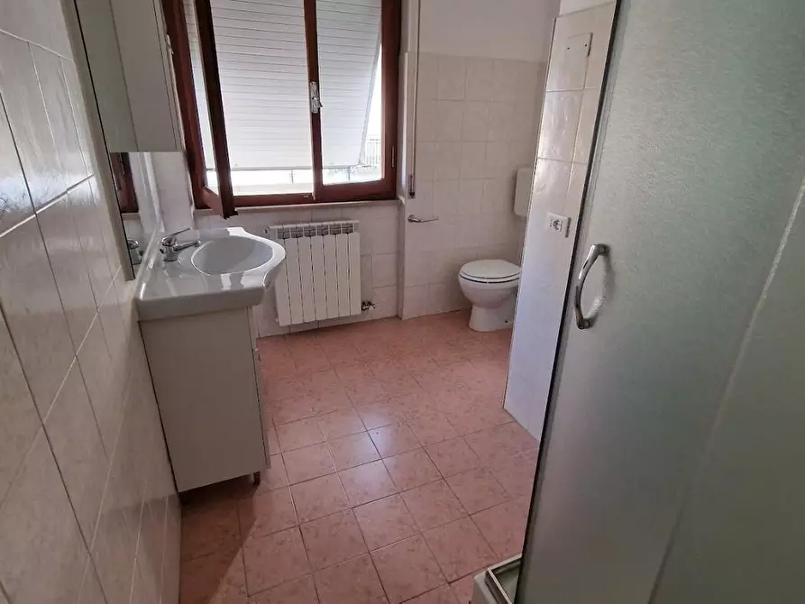 Immagine 10 di Appartamento in vendita  a Carrara